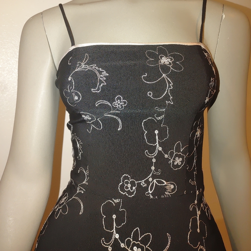 STEPPIN OUT FLORAL VINTAGE DRESS - Picture 8 of 15
